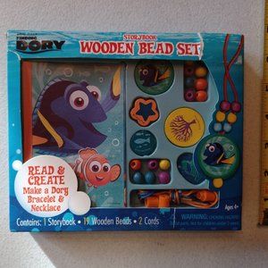 Disney Pixar Finding Dory Storybook Wooden Bead Set 2016 ; 1 Storybook, 19 Woode